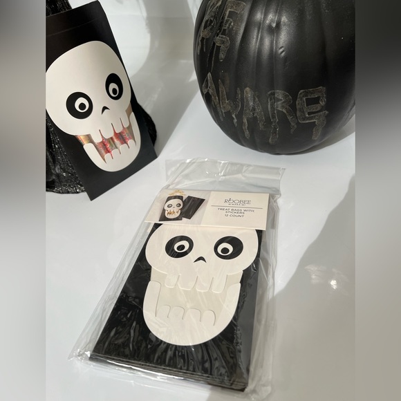 Roobee Skeleton Trick or Treat Bags with Stickers Set of 12 - Picture 3 of 9